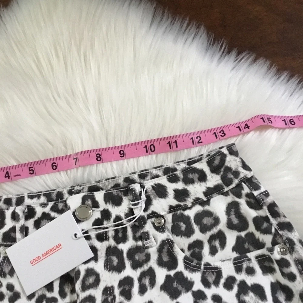Good American Leopard Mini Skirt Raw Hem Size 4 - Picture 5 of 8